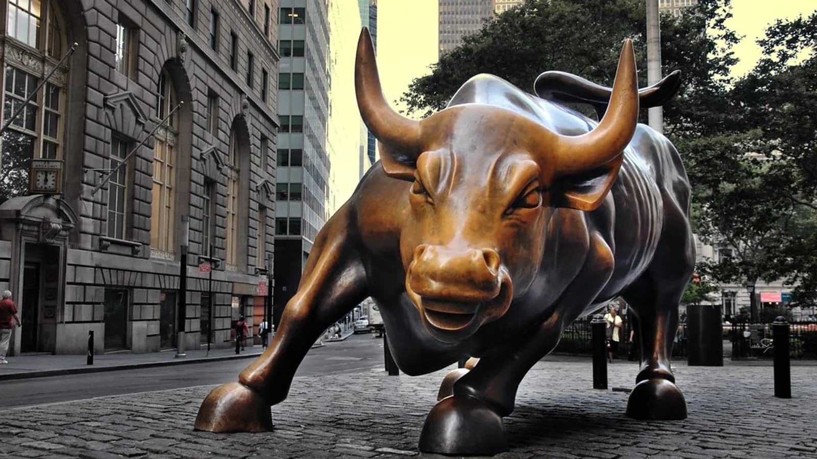 Engulfing Candlestick Pattern: Bullish and Bearish